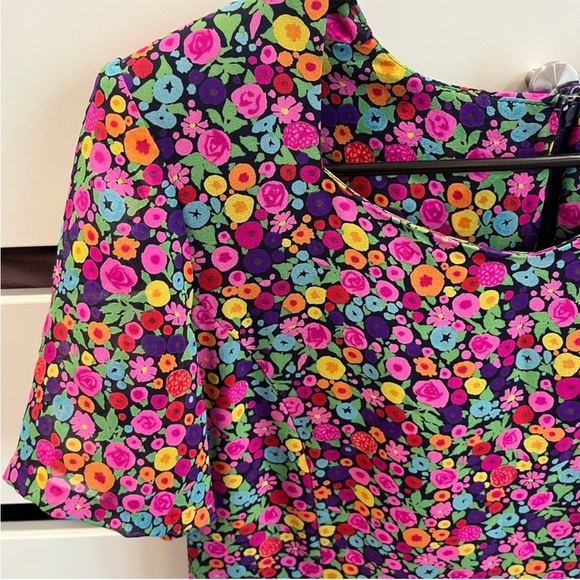 Gucci Dresses & Skirts - Vintage silk dress 💐